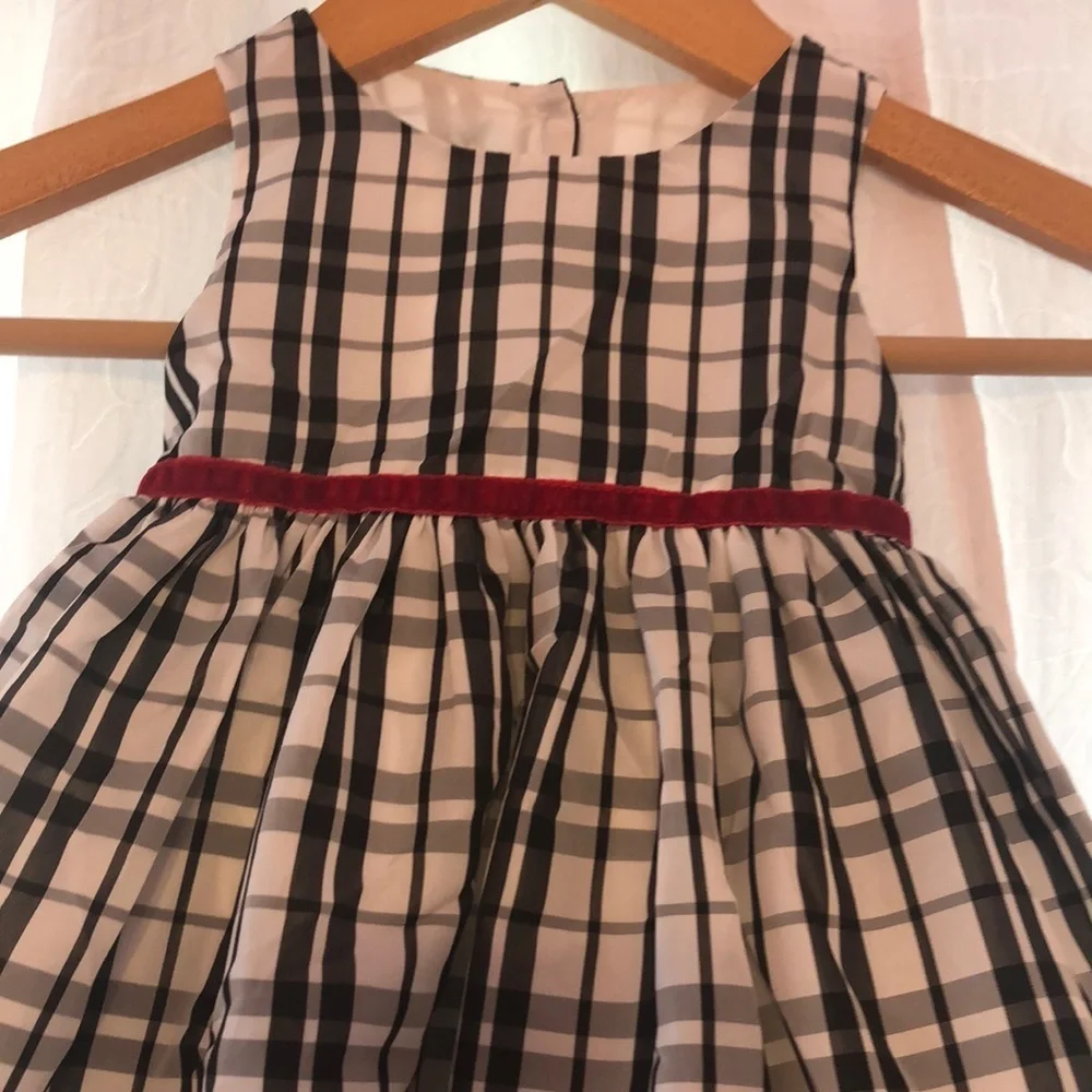 Pippa&julie GUC size 12M Beautiful dress